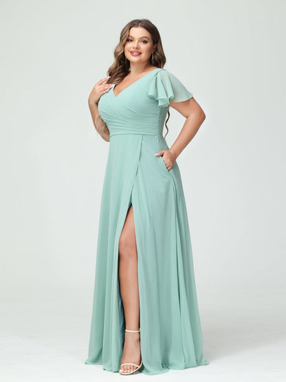 Princesa/Formato A Decote Em V Manga Curta Chiffon Dividir Lateral Plus Size Vestidos de Dama de Honra com Bolsos