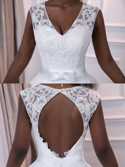 Vestido de Baile de Tule Sem Mangas com Decote Em V Vestidos de Noiva com Cinto e Apliques